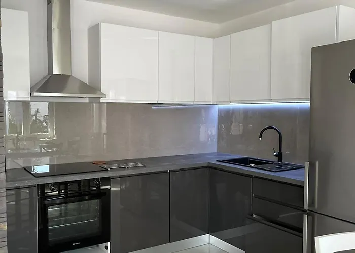 Luce & Jele In Apartment *