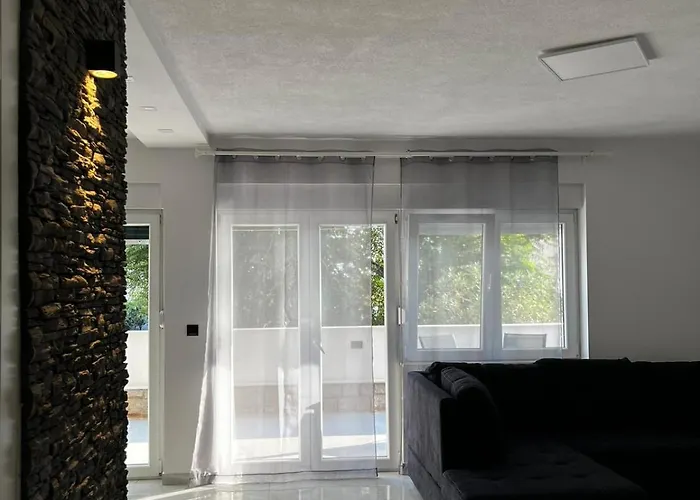 Luce & Jele In Apartment *